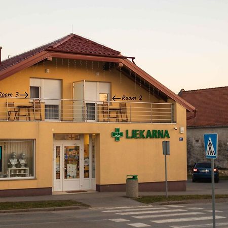 Rooms & Apartment Perak Kutjevo Eksteriør billede